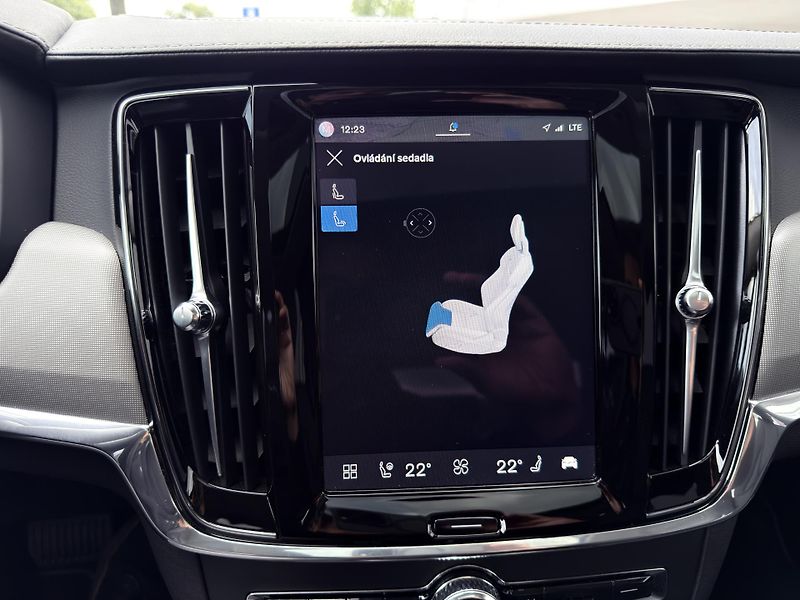 Volvo S90 T8 AWD // ULTIMATE // 335 kW - fotka 25 z 50