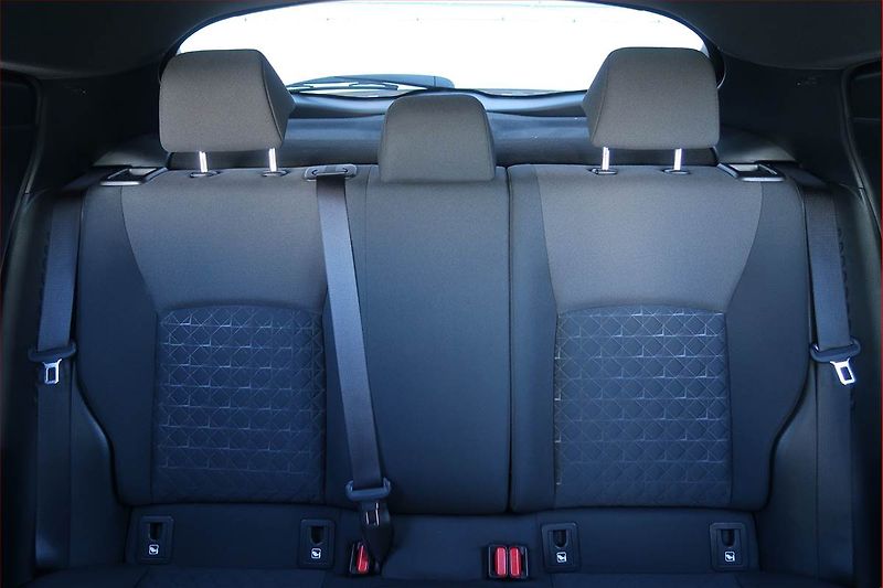 Toyota C-HR (2019) Comfort 1.2 Turbo, Tempomat - fotka 10 z 22