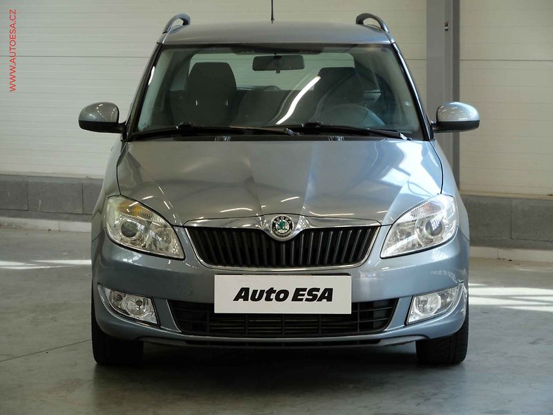 Škoda Fabia (2012) 1.6 TDi, AC, park.asist - fotka 2 z 3