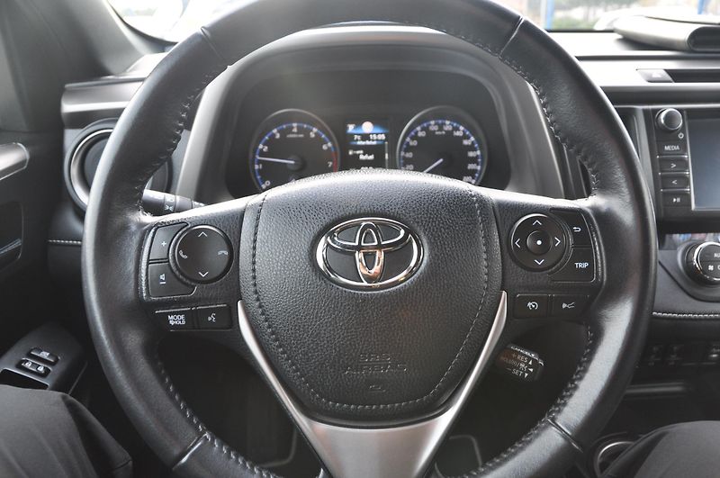 Toyota RAV4 2.0VVTi 112kW 4x4 Automat - fotka 12 z 22
