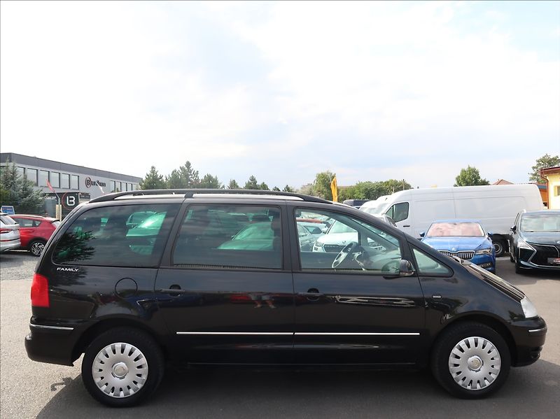 Volkswagen Sharan 1,9 TDi,96kW,7míst,aut.klima - fotka 4 z 24
