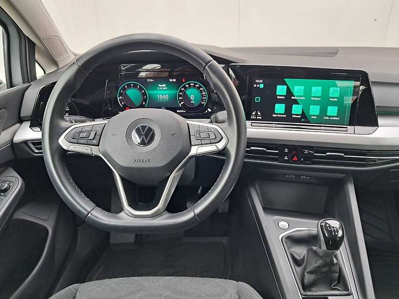 Volkswagen Golf (2022) LIFE 1.5 TSI / 96 kW M6 - fotka 8 z 25