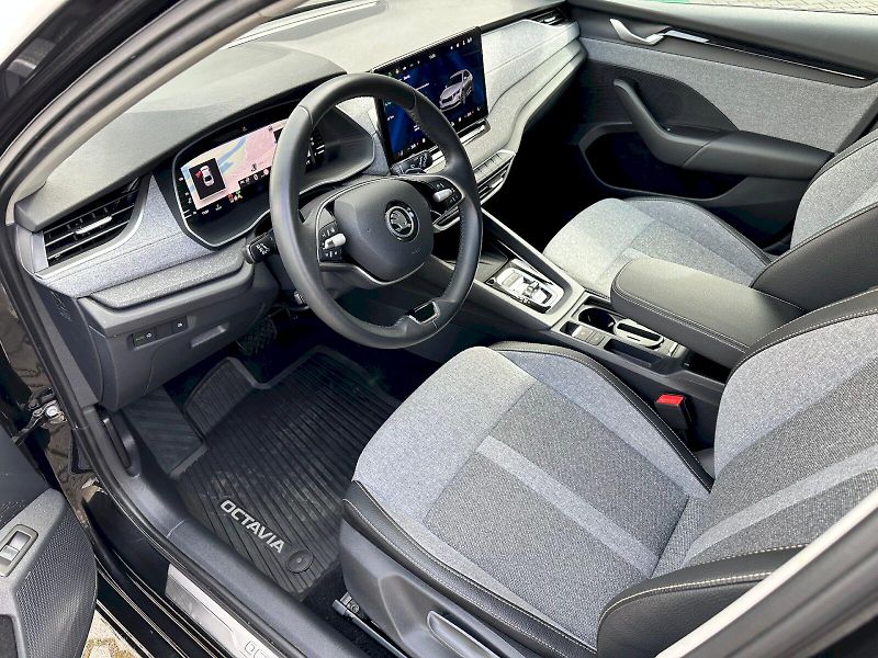 Škoda Octavia (2024) 1.5 TSI 110kW MHEV Top Selecti - fotka 6 z 25