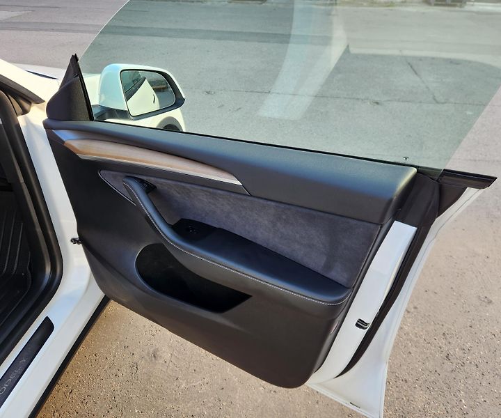 Tesla Model Y (2021) TEPELKO*ZÁRUKA*TAŽNÉ*AWD* - fotka 21 z 45