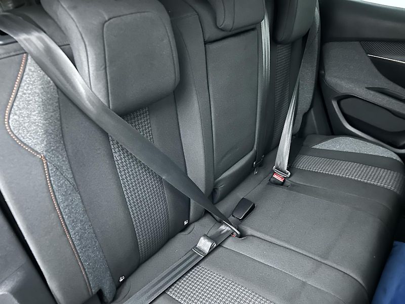Peugeot 3008 1.2 T ACTIVE - fotka 16 z 26