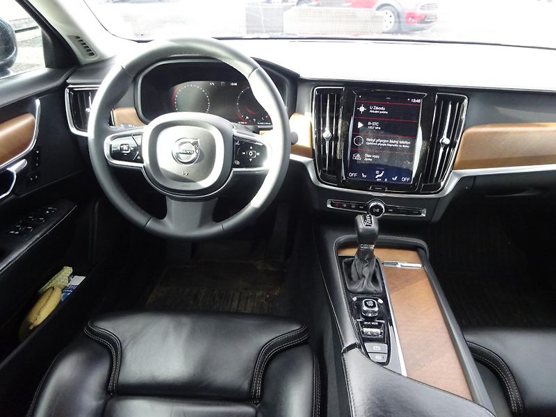 Volvo S90 D4 140kW Inscription ČR - fotka 6 z 25