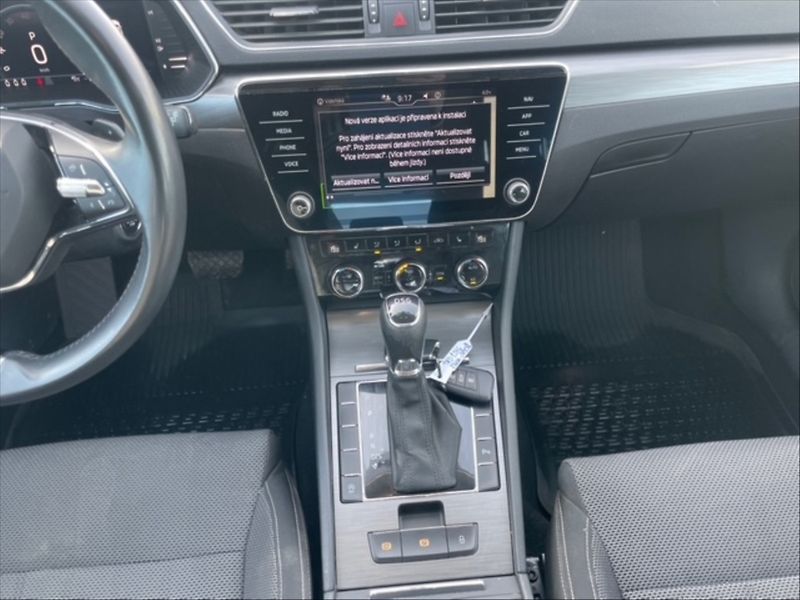 Škoda Superb 2,0 TDI Style DSG - fotka 10 z 11