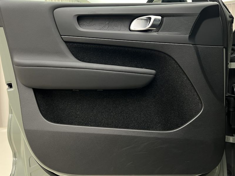 Volvo XC40 RECHARGE CORE AUT - fotka 7 z 46