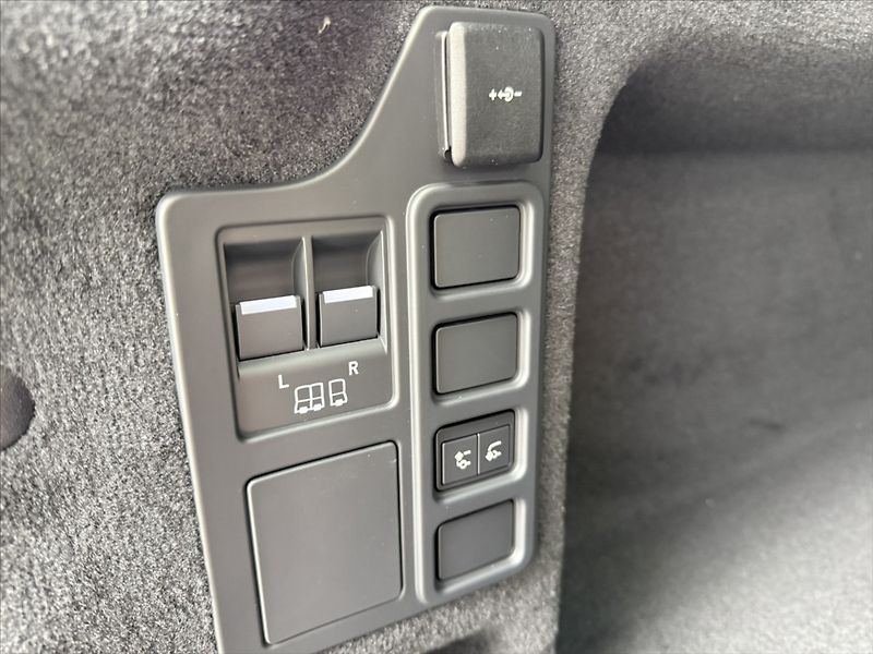 Land Rover Discovery (2026) 3,0 DYNAMIC SE D250 - fotka 33 z 33
