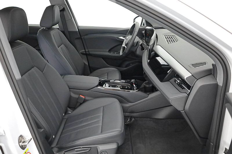 Audi Q6 e-tron 285kW quattro Pano Kůže 360 - fotka 7 z 17