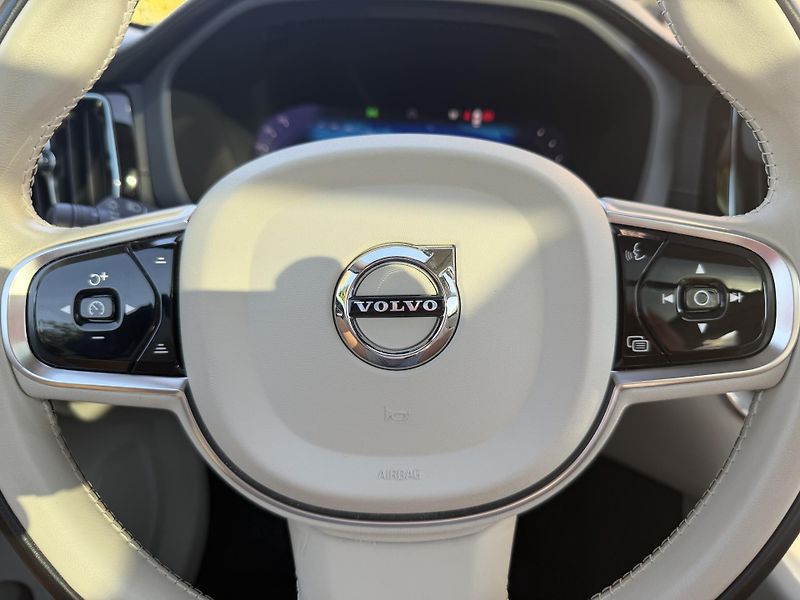 Volvo XC60 (2022) Volvo XC60 T8 Ultimate (455k) - fotka 11 z 30