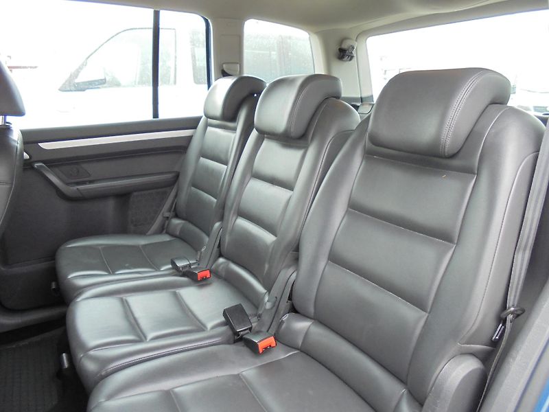 Volkswagen Touran (2011) 1.6TDI-77kw-7MÍST-DSG-KŮŽE - fotka 11 z 12