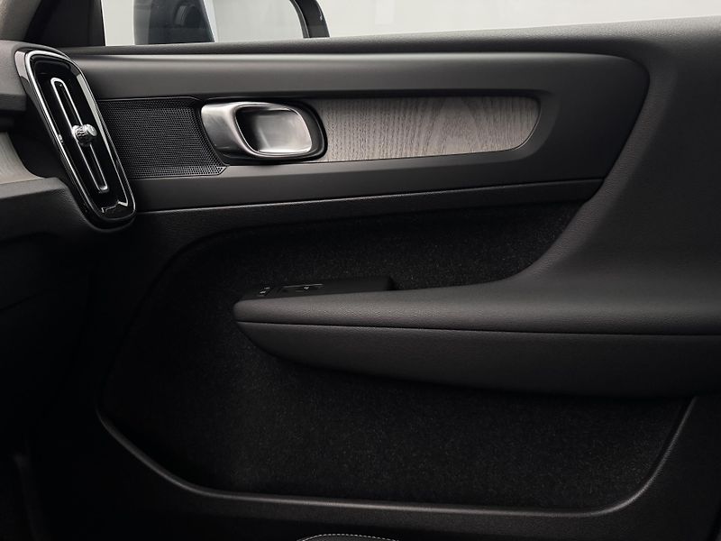 Volvo XC40 D3 INSCRIPTION AUT - fotka 25 z 43
