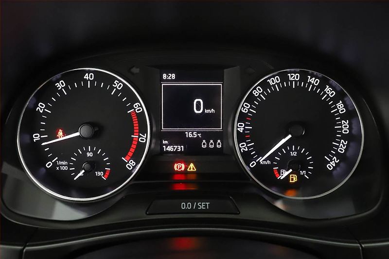 Škoda Fabia (2015) Ambition 1.2 TSI, Tempomat - fotka 9 z 12