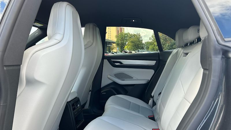 Porsche Macan 4S - fotka 29 z 29