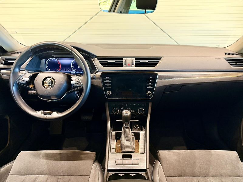 Škoda Superb 2.0 TDi 110 Kw DSG Style Plus - fotka 6 z 28