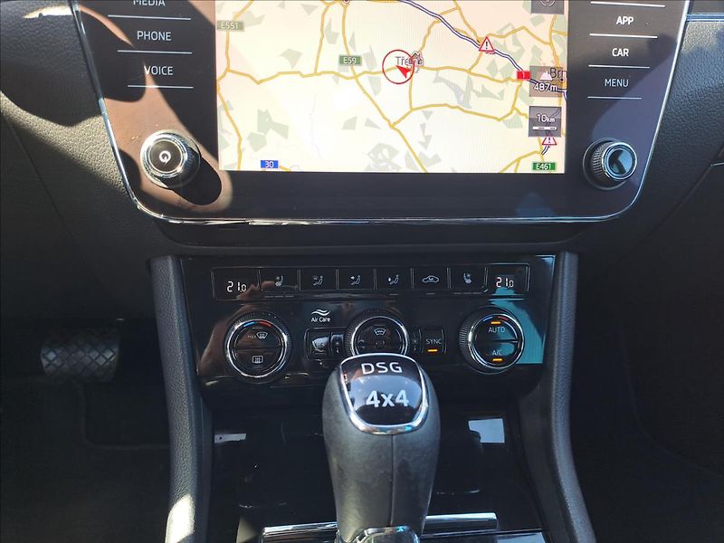 Škoda Superb 2,0 TDI 4x4 DSG KOUPENO CZ - fotka 19 z 24