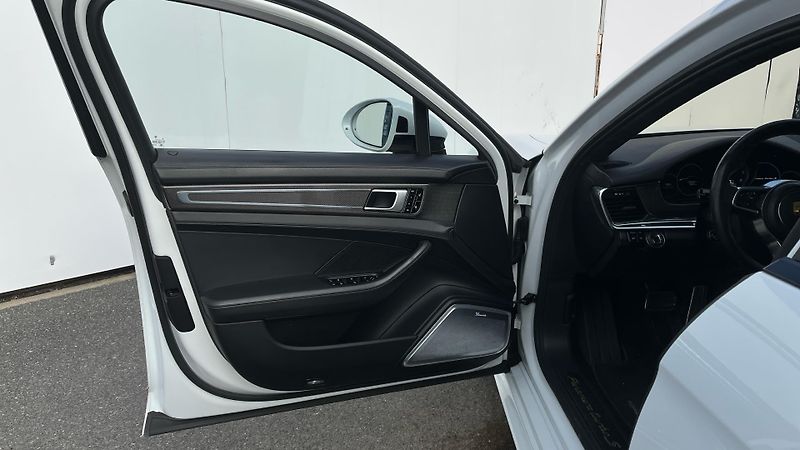 Porsche Panamera Turbo S E-Hybrid - fotka 21 z 30