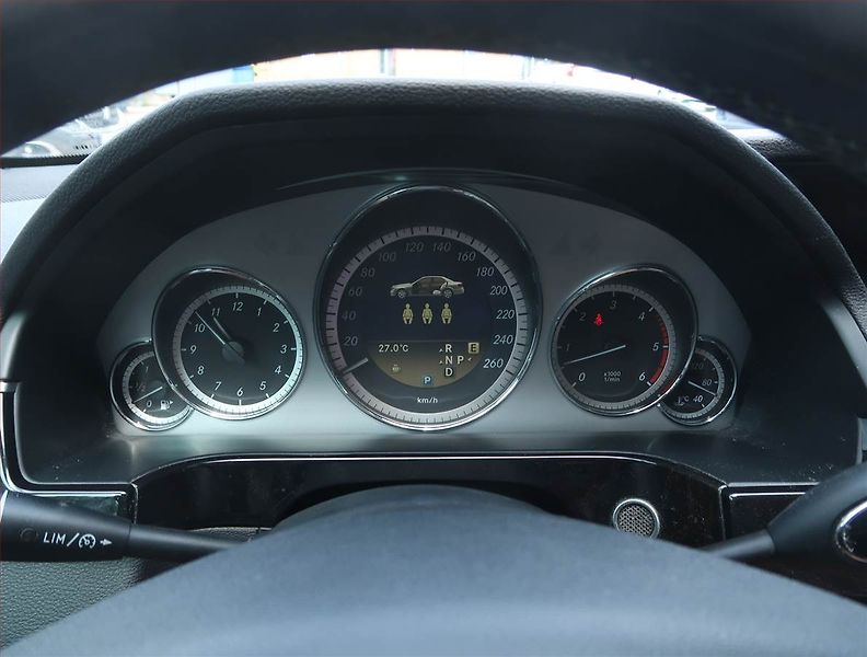 Mercedes-Benz Třídy E (2012) E 350 CDI 4MATIC, 4X4 - fotka 11 z 23