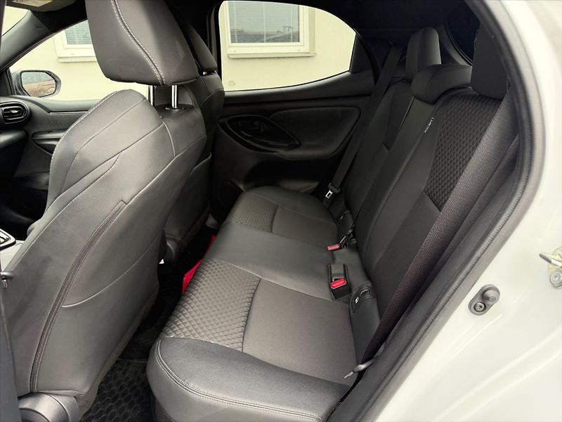 Toyota Yaris 1,5 Selection Style, Hybrid - fotka 11 z 19