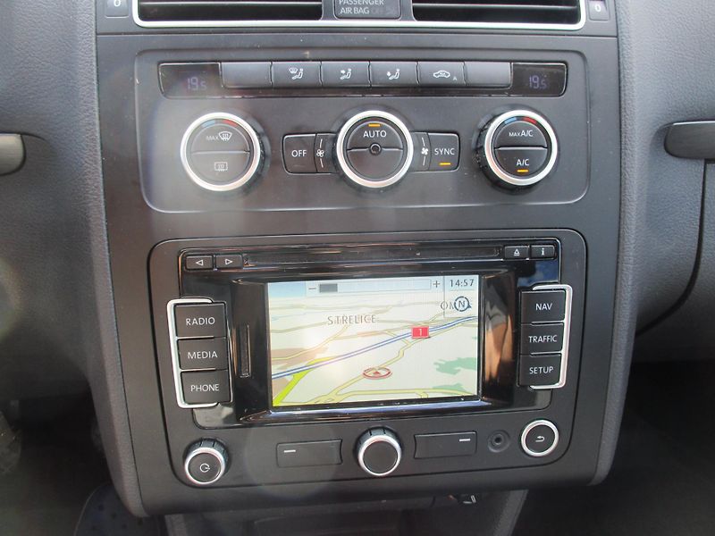 Volkswagen Touran TDi*77kW*159TKM*NAVI*L+Z PNEU - fotka 16 z 39