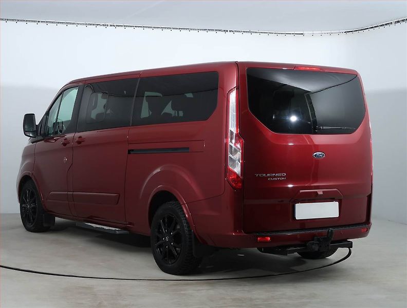 Ford Tourneo Custom (2019) Titanium 2.0 EcoBlue, ČR, 1Maj - fotka 4 z 24