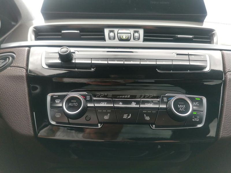 BMW X1 (2022) xDrive25eA Plug-in Hybrid - fotka 22 z 41