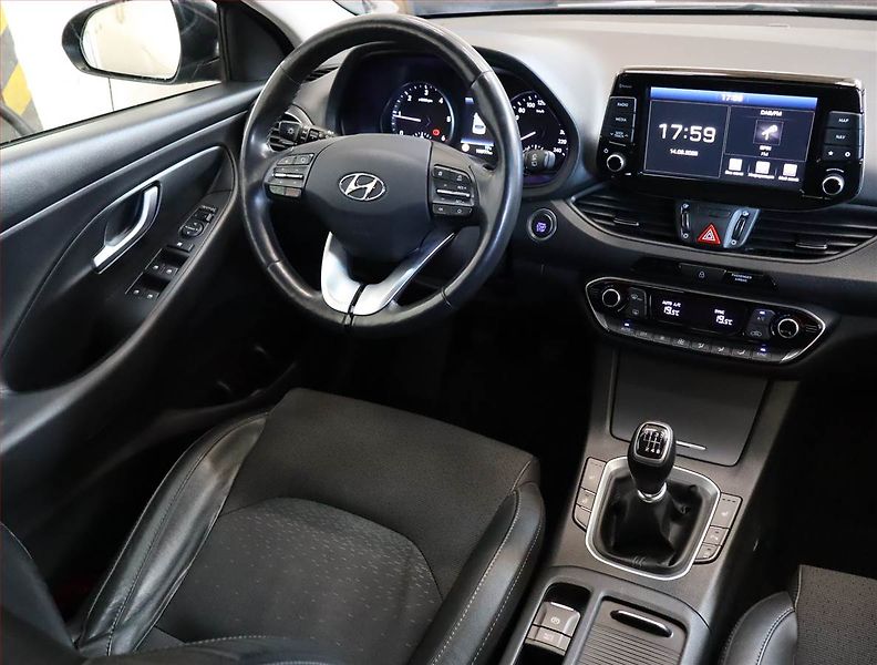 Hyundai i30 (2018) Premium 1.6 CRDi, Navi - fotka 7 z 21