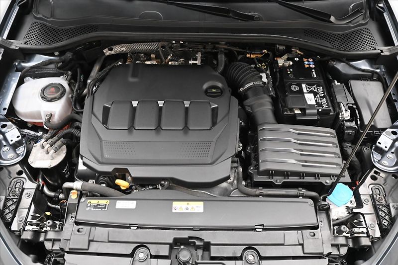 Cupra Leon 2,0 TDI 110 kW DSG Sportstoure - fotka 9 z 33