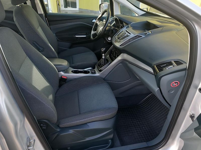 Ford Grand C-MAX (2015) 7 MÍST NAVIGACE POUZE 93t.KM!  - fotka 20 z 40