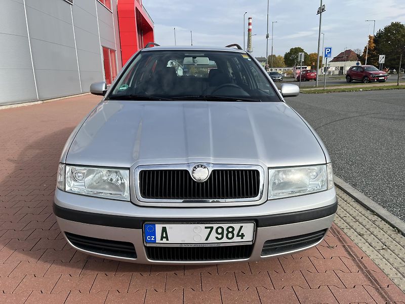 Škoda Octavia 1.9 TDi Tour - fotka 3 z 29