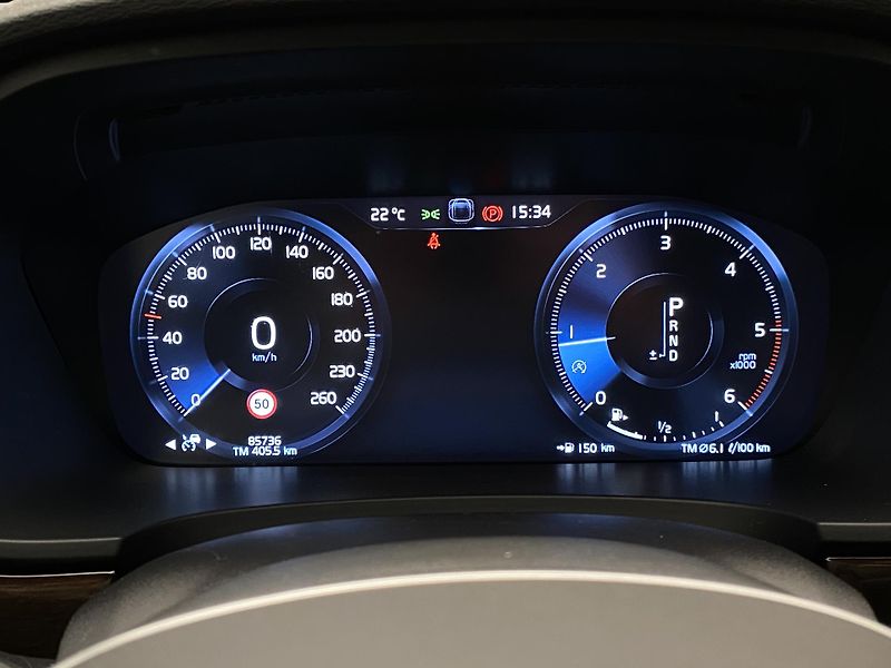 Volvo V90 D4 MOMENTUM AUT - fotka 30 z 39