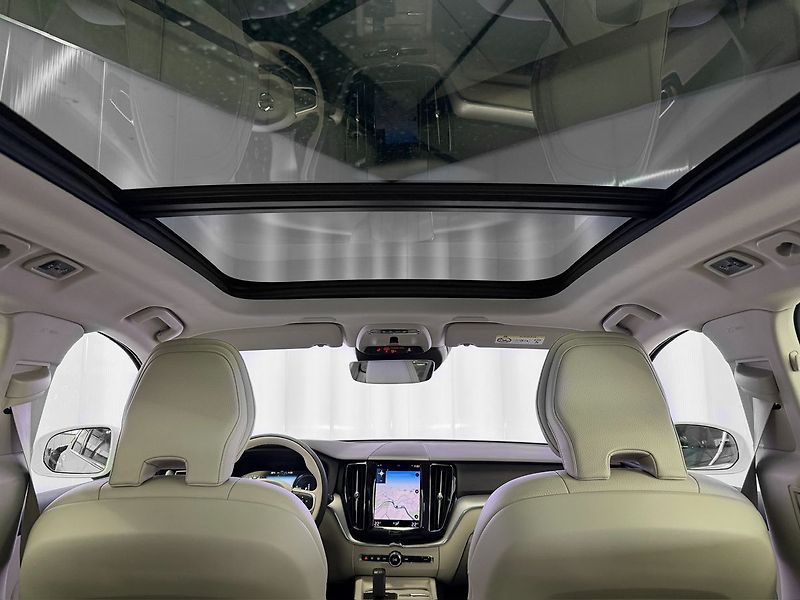 Volvo XC60 T6 AWD RECHARGE, ACC, PANORAMA - fotka 28 z 31