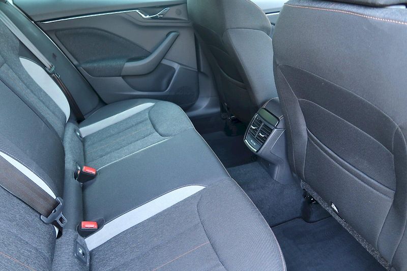 Škoda Kamiq (2023) Style 1,0 TSi/81 kW - fotka 17 z 33