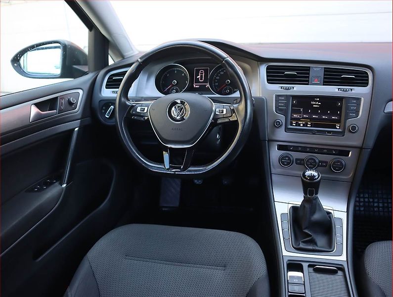 Volkswagen Golf (2015) 1.6 TDI, Serv.kniha, Tempomat - fotka 7 z 20
