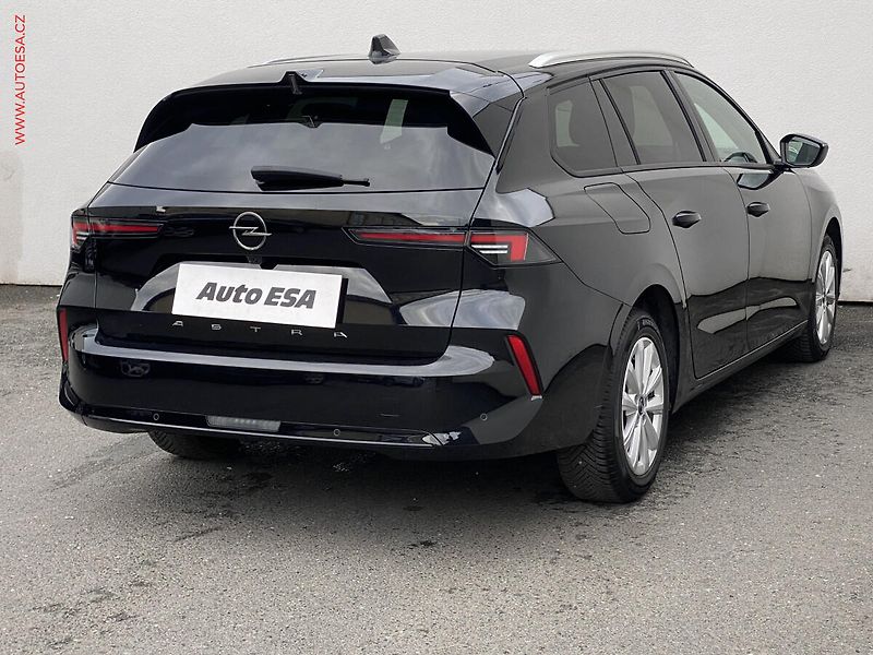 Opel Astra (2023) 1.5 CDTi, Elegance, LED, navi - fotka 4 z 19