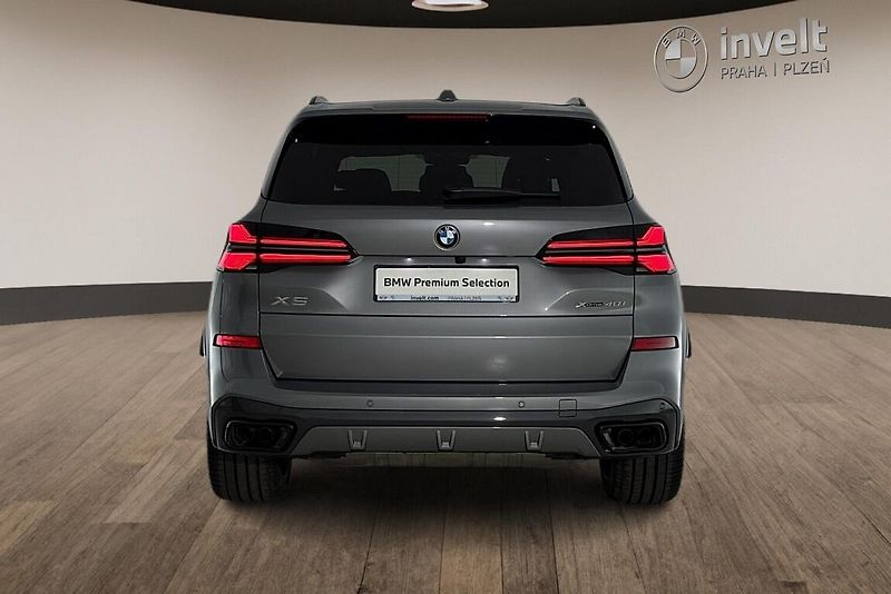 BMW X5 xDrive40i - fotka 4 z 29