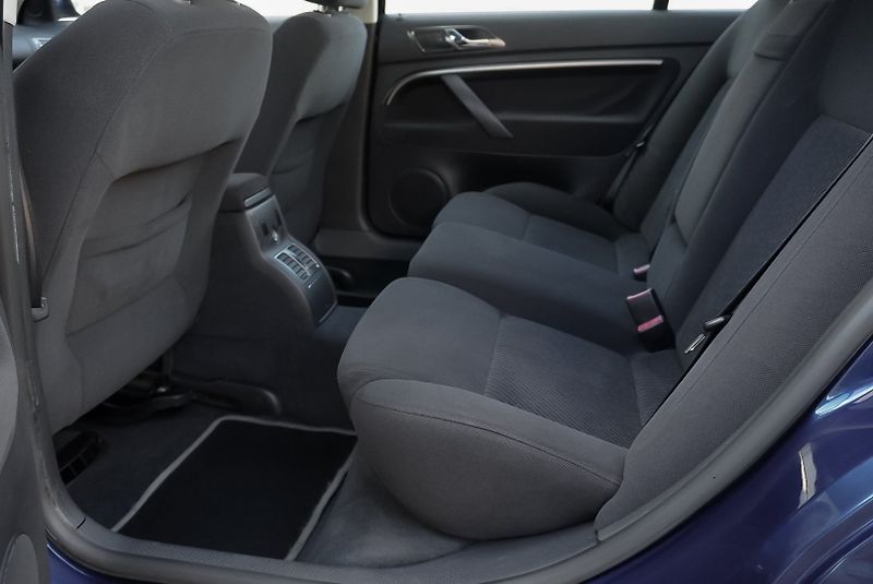 Škoda Superb 1.9 TDi COMFORT - fotka 19 z 31