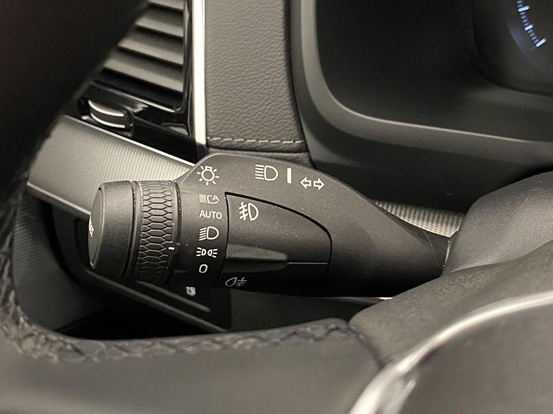 Volvo XC90 T8 AWD RECHARGE R-DESIGN 7míst - fotka 22 z 54