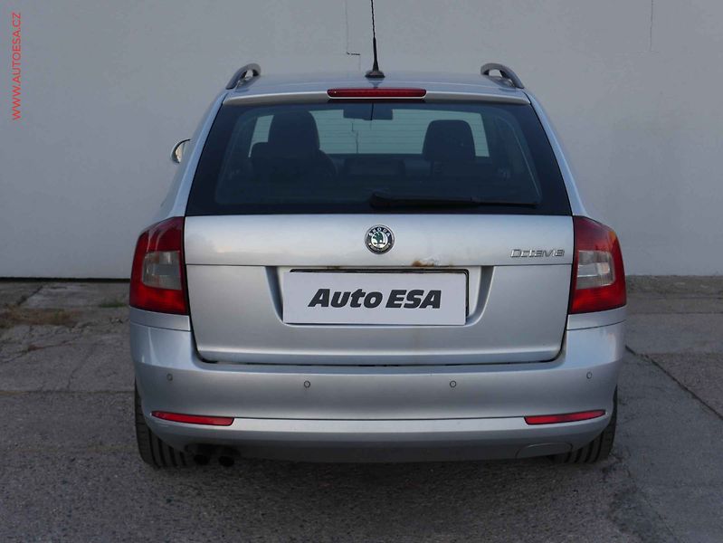 Škoda Octavia (2010) 2.0TDi 4x4, Navi, xenon - fotka 5 z 21
