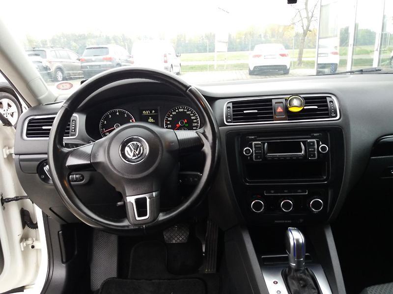 Volkswagen Jetta 1.4TSi,DSG,90kW,SERVI.KNÍŽKA!! - fotka 9 z 23