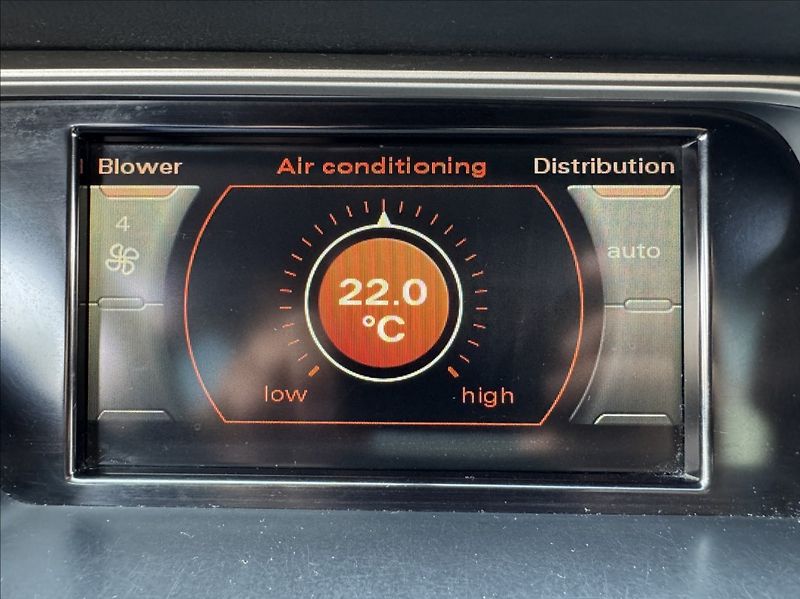 Audi A4 2,0 TDI 105kW AVANT - fotka 36 z 50