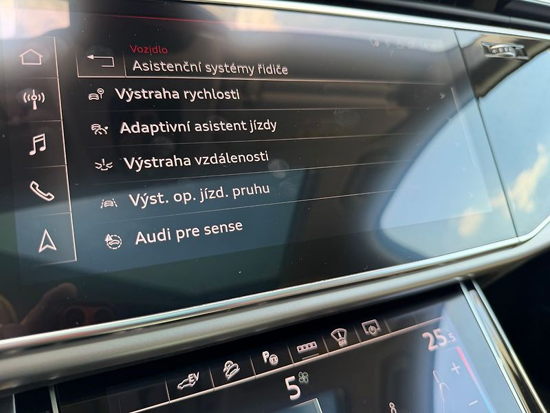 Audi Q7 55 TFSI e 280 Tiptronic Quattr - fotka 16 z 30