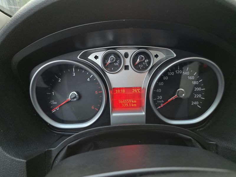 Ford Kuga 2.0-AUTOMAT-KŮŽE/TEXTIL-ODĚRKY - fotka 27 z 27