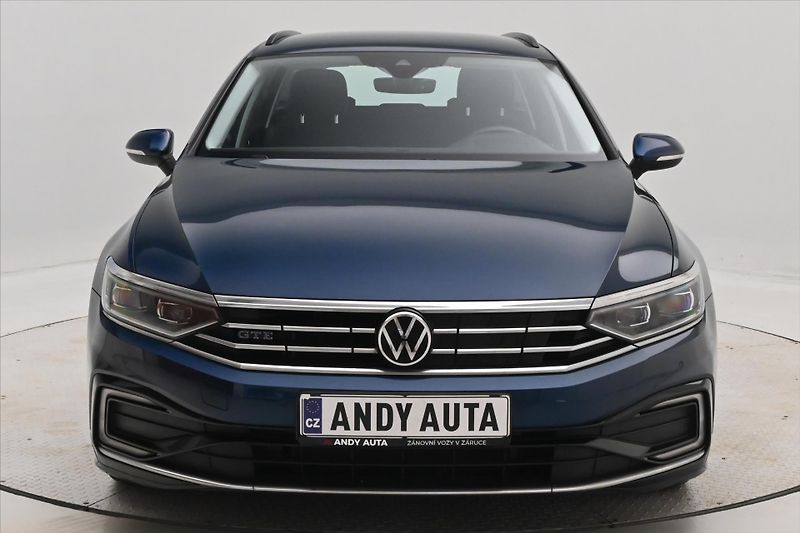 Volkswagen Passat 1,4 GTE TSI 160 kW DSG SoH 92% - fotka 2 z 33