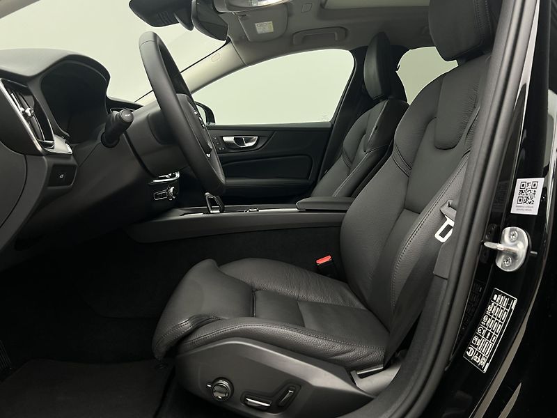 Volvo V60 B4 PLUS DARK AUT 1.maj. - fotka 3 z 45