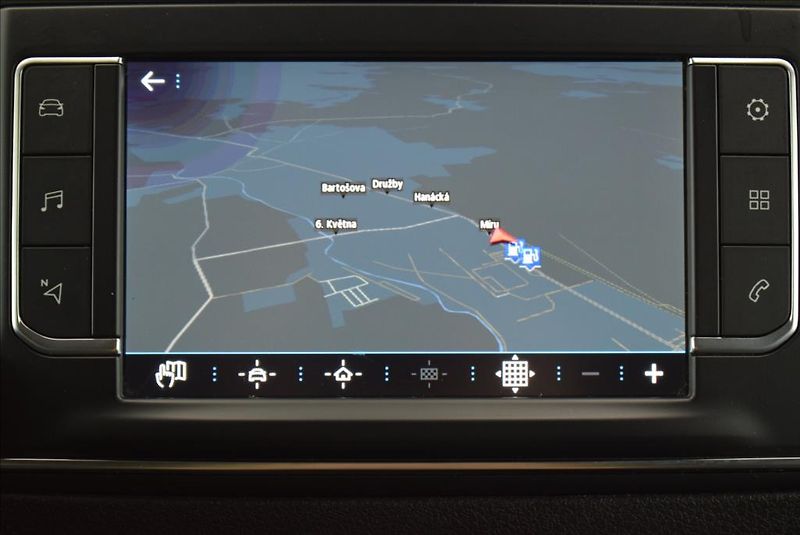 Peugeot Traveller 2,0 HDi, 8-míst, NAVIGACE - fotka 21 z 33