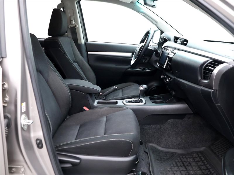 Toyota Hilux 2,4 D-4D 110kW Automat Tažné - fotka 10 z 28