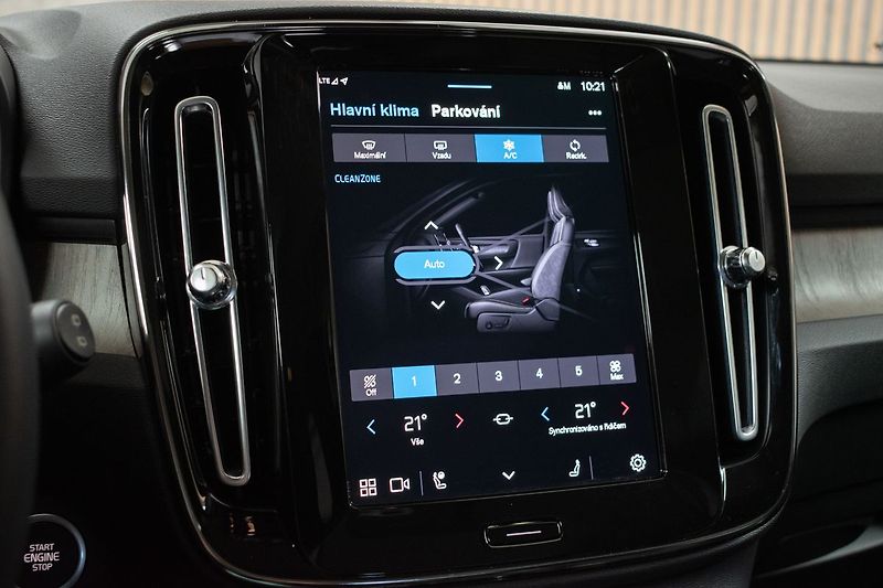 Volvo XC40 B4 AWD KAMERY360*HARMAN*ČR 1.M - fotka 24 z 42