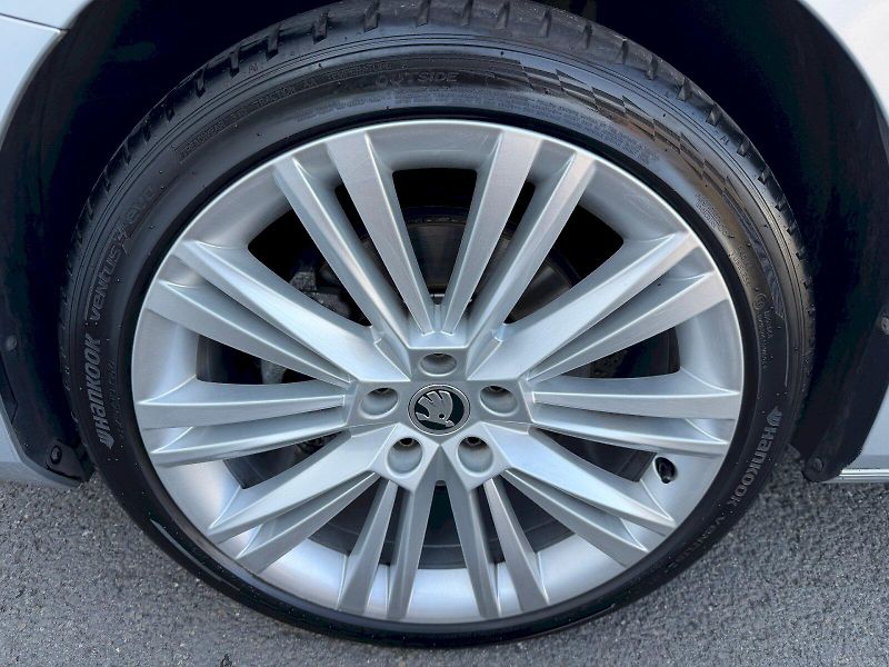 Škoda Superb (2022) 2.0TDI 110kW Style Matrix Manu - fotka 35 z 35